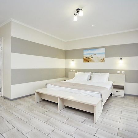 Family Hotel Happy Inn Zatoka Buitenkant foto