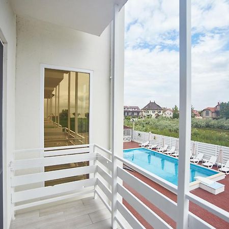 Family Hotel Happy Inn Zatoka Buitenkant foto