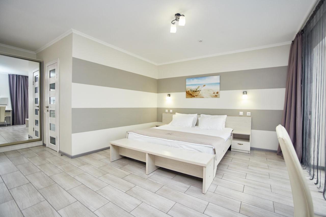 Family Hotel Happy Inn Zatoka Buitenkant foto
