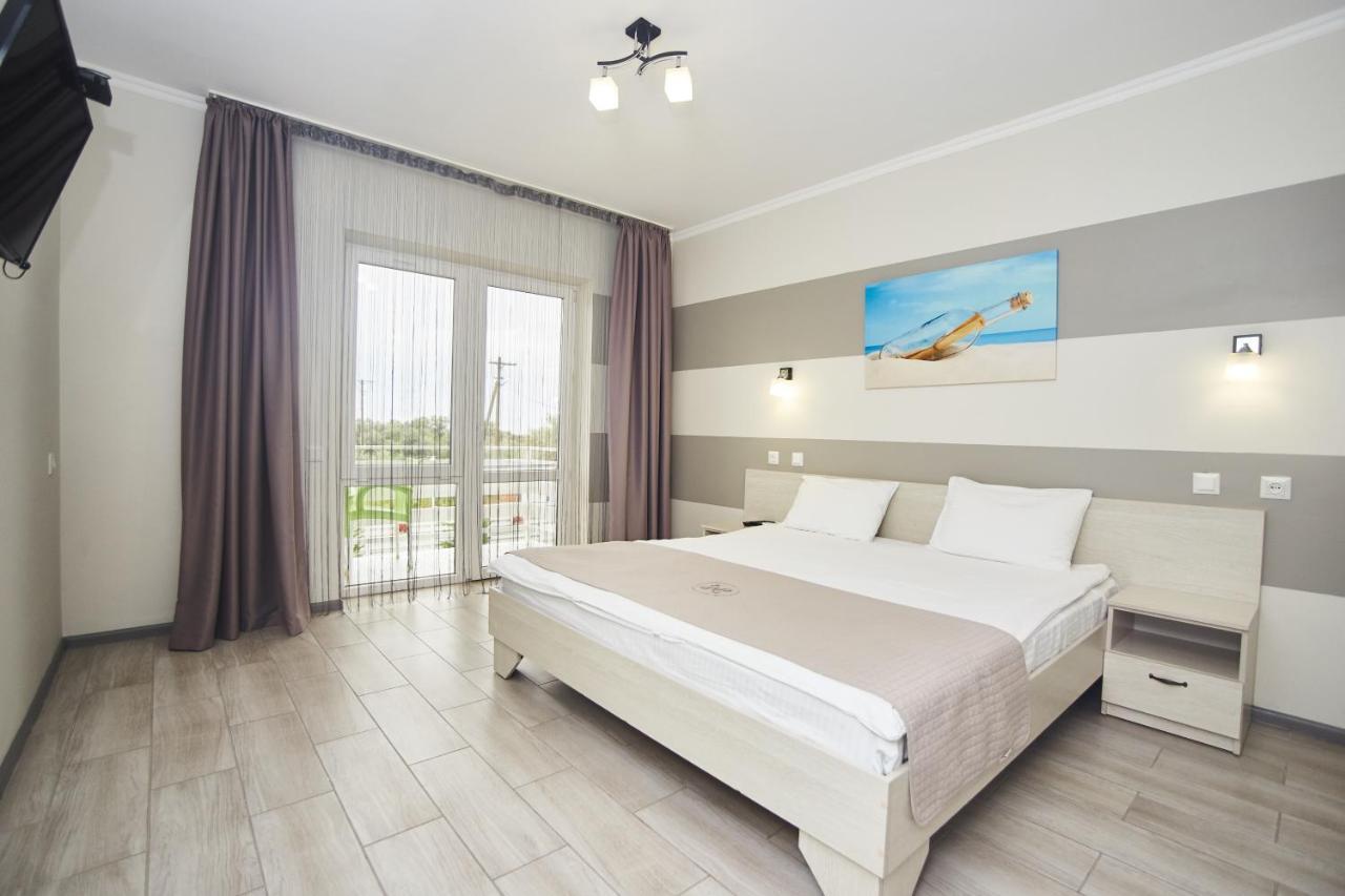 Family Hotel Happy Inn Zatoka Buitenkant foto