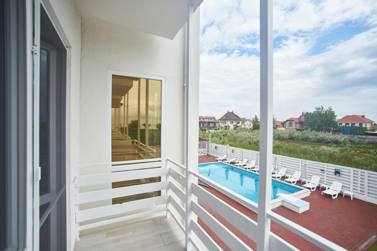 Family Hotel Happy Inn Zatoka Buitenkant foto