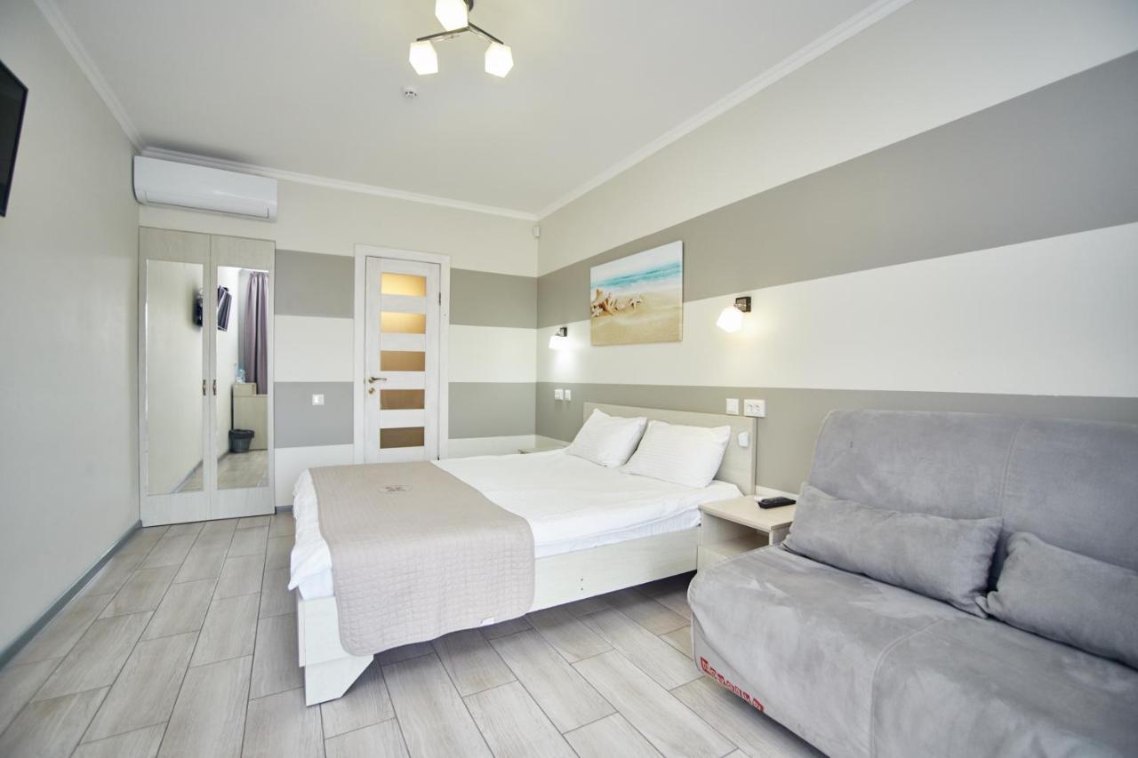 Family Hotel Happy Inn Zatoka Buitenkant foto