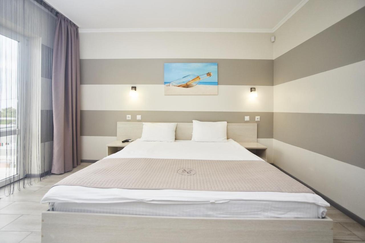 Family Hotel Happy Inn Zatoka Buitenkant foto