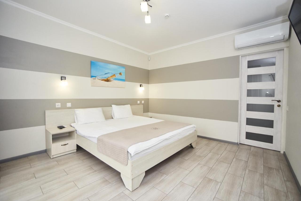 Family Hotel Happy Inn Zatoka Buitenkant foto