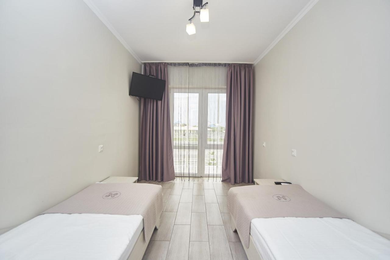 Family Hotel Happy Inn Zatoka Buitenkant foto