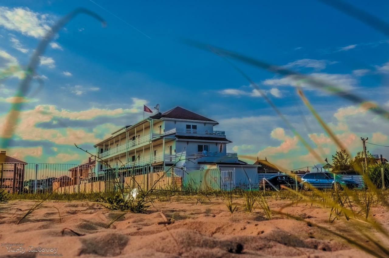Family Hotel Happy Inn Zatoka Buitenkant foto