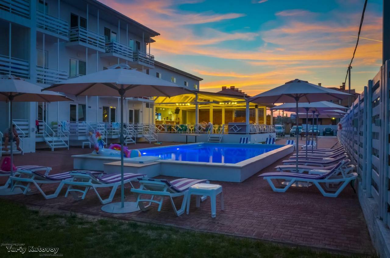 Family Hotel Happy Inn Zatoka Buitenkant foto