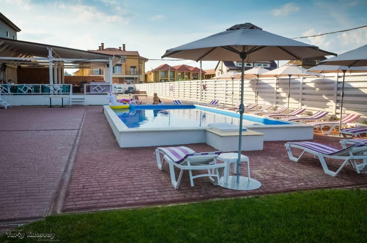 Family Hotel Happy Inn Zatoka Buitenkant foto