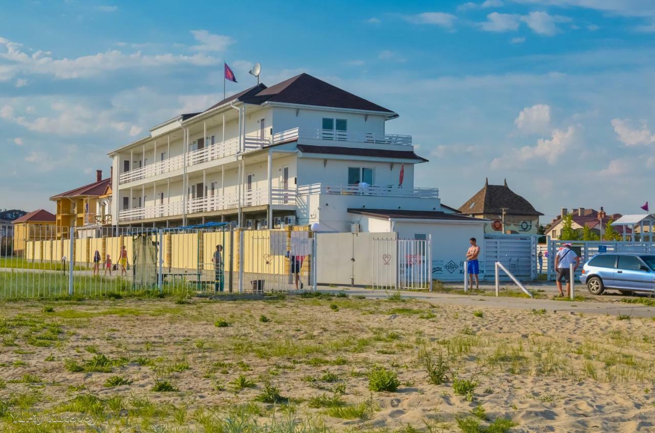 Family Hotel Happy Inn Zatoka Buitenkant foto